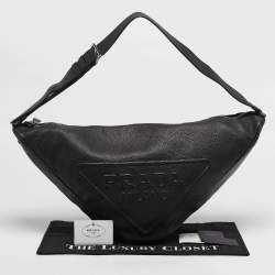 مملوكة مسبقًا Prada Triangle Logo Embossed Black Vitello Dain Leather Bag