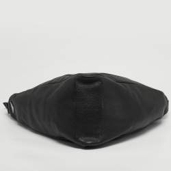 مملوكة مسبقًا Prada Triangle Logo Embossed Black Vitello Dain Leather Bag