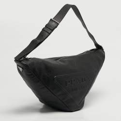 مملوكة مسبقًا Prada Triangle Logo Embossed Black Vitello Dain Leather Bag