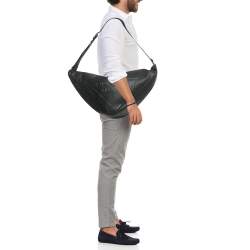 مملوكة مسبقًا Prada Triangle Logo Embossed Black Vitello Dain Leather Bag