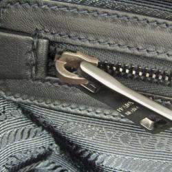 Pre Owned حقيبة كتف برادا نايلون تسوتو جلد أسود