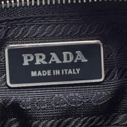 Pre Owned حقيبة مسنجر برادا مثلث شعار جلد ونيلون أسود