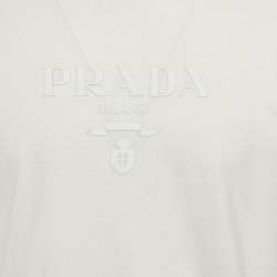 مملوكة مسبقًا تي شيرت برادا قطني أبيض بتفاصيل الشعار مقاس كبير