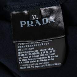 Pre Owned تي شيرت برادا قطن أزرق كحلي بأكمام قصيرة رقبة حرف في مقاس كبير جدًا - إكس لارج