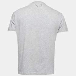 Pre Owned تي شيرت برادا قطن رصاصي بأكمام قصيرة رقبة حرف في مقاس كبير جدًا -إكس لارج