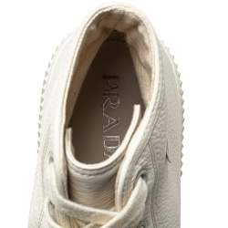 مملوكة مسبقًا Prada White Leather Cap Toe Logo Patch High Top Sneakers Size 44.5 