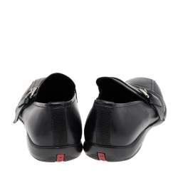 مملوكة مس�بقًا حذاء لوفرز برادا جلد أسود مزين إبزيم سليب أون مقاس 44