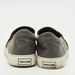 مملوكة مسبقًا حذاء رياضي روبرتو كافالي سليب أون جلد ذهبي مبطن مزخرف مقاس 38