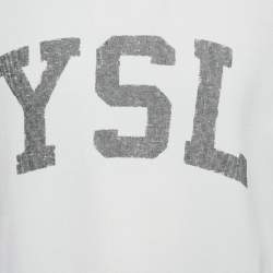 مملوكة مسبقًا تي شيرت سان لوران باريس قطن بطباعة الشعار بيضاء ياقة مستديرة مقاس كبير