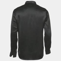 مملوكة مسبقًا قميص سان لوران بأكمام طويلة من الكريب بطبعة نجوم سوداء �مقاس كبير جداً