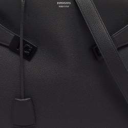 Pre Owned Salvatore Ferragamo Hug Black Leather Tote