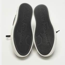 مملوكة مسبقًا Salvatore Ferragamo Gancini Size 40 Black Leather Lace Up Sneakers