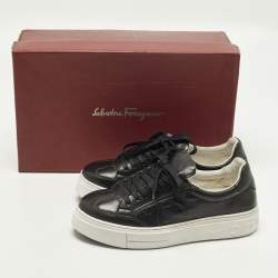 مملوكة مسبقًا Salvatore Ferragamo Gancini Size 40 Black Leather Lace Up Sneakers