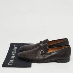 مملوكة مسبقًا Salvatore Ferragamo Gancini Size 42.5 Brown Leather Loafers