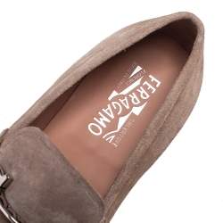 مملوكة مسبقًا Salvatore Ferragamo Grey Suede Gancini Slip On Loafers Size 44