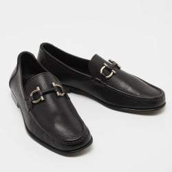 مملوكة مسبقًا Salvatore Ferragamo Black Leather Gancini Loafers Size 41