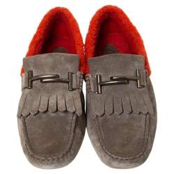 Pre Owned حذاء لوفرز تودز مزين بشراشيب و مزين بشعار الماركة حرف تي مزدوج حواف صوف شيرلينغ و سويدي أخضر زيتوني مقاس 41.5