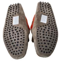 Pre Owned حذاء لوفرز تودز مزين بشراشيب و مزين بشعار الماركة حرف تي مزدوج حواف صوف شيرلينغ و سويدي أخضر زيتوني مقاس 41.5