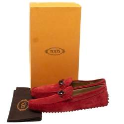 Pre Owned حذاء لوفرز تودز سليب أون حرف تي سلسلة سويدي أحمر مقاس 44