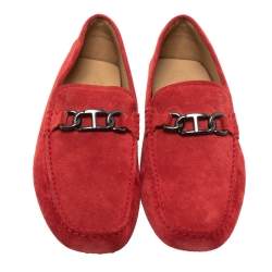 Pre Owned حذاء لوفرز تودز سليب أون حرف تي سلسلة سويدي أحمر مقاس 44