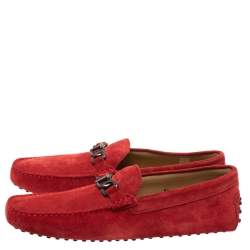 Pre Owned حذاء لوفرز تودز سليب أون حرف تي سلسلة سويدي أحمر مقاس 44