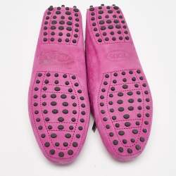 مملوكة مسبقًا Tod's Pink Suede Bow Driver Loafers Size 39