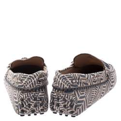 Pre Owned حذاء لوفرز تودز فيونكة جلد مطبوع بيج و رصاصي مقاس 42.5