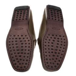 Pre Owned حذاء تودز موكاسين جلد أخضر زيتوني مقاس 41.5