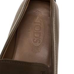 Pre Owned حذاء تودز موكاسين جلد أخضر زيتوني مقاس 41.5