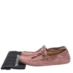 مملوكة مسبقًا Tod's Pink Suede Bow Detail Driving Loafers Size 45