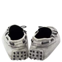 Pre Owned حذاء لوفرز تودز سليب أون فيونكة جلد رمادي مقاس 43