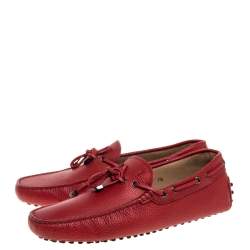 مملوكة مسبقًا Tod's Red Pebbled Leather Bow Gommino Loafers Size 41.5