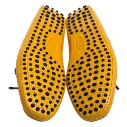 Pre Owned حذاء لوفرز تودز جومينو درايفنغ جلد أصفر بفيونكة مقاس 41.5