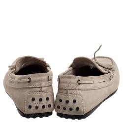مملوكة مسبقًا  Tod's Grey Suede Bow Slip On Loafers Size 41