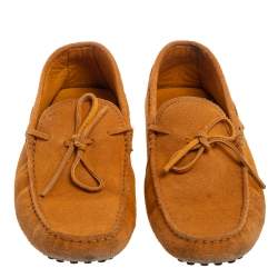 مملوكة مسبقًا Tod's Yellow Suede  Bow Slip On Loafer Size 40