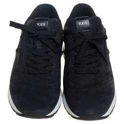 Pre Owned حذاء رياضي تودز جلد نوبوك أسود مزين شعار الماركة حرف  تي منخفض من أعلى مقاس 44.5