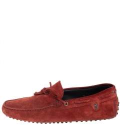 مملوكة مسبقًا حذاء لوفرز سليب أون تودز فور فيراري فيونكة سويدي بني محمر مقاس 41