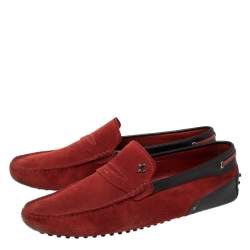 مملوكة مسبقًا حذاء لوفرز تودز فور فيراري سويدي أحمر سليب أون مقاس 43