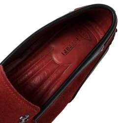 مملوكة مسبقًا حذاء لوفرز تودز فور فيراري سويدي أحمر سليب أون مقاس 43