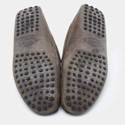 مملوكة مسبقًا Tod's Dark Grey Nubuck Leather Gommini Loafers Size 42