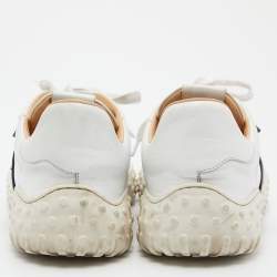 مملوكة مسبقًا حذاء رياضي تودز منخفض من أعلى رباط سويدي و جلد و قماش أبيض و رصاصي مقاس 44