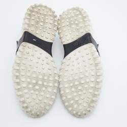 مملوكة مسبقًا حذاء رياضي تودز منخفض من أعلى رباط سويدي و جلد و قماش أبيض و رصاصي مقاس 44