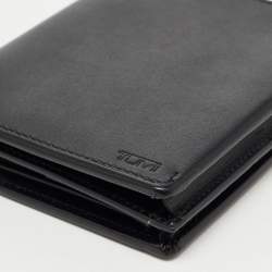 Pre Owned Tumi Black Leather Global Vertical Flip Coin Wallet