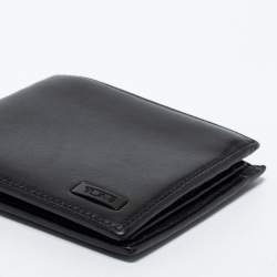 Pre Owned TUMI Black Leather Bifold Compact Wallet
