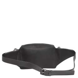 مملوكة مسبقًا حقيبة خصر فالنتينو جلد ونايلون أسود بشعار V