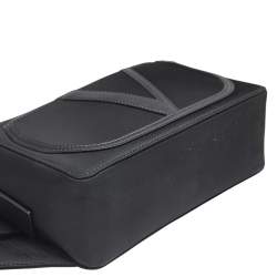 مملوكة مسبقًا حقيبة خصر فالنتينو جلد ونايلون أسود بشعار V