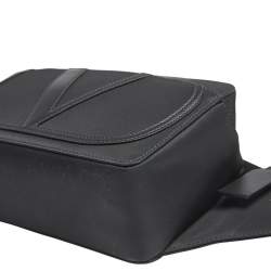 مملوكة مسبقًا حقيبة خصر فالنتينو جلد ونايلون أسود بشعار V