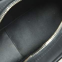 مملوكة مسبقًا حقيبة خصر فالنتينو جلد ونايلون أسود بشعار V