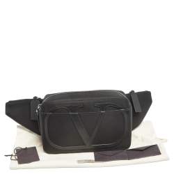مملوكة مسبقًا حقيبة خصر فالنتينو جلد ونايلون أسود بشعار V