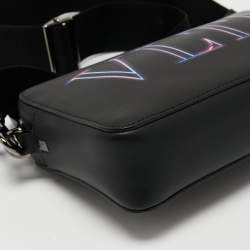 مملوكة مسبقًا Valentino Black Leather VLTN Crossbody Bag